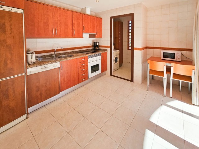 Apartment, Nueva Andalucia, R4392001