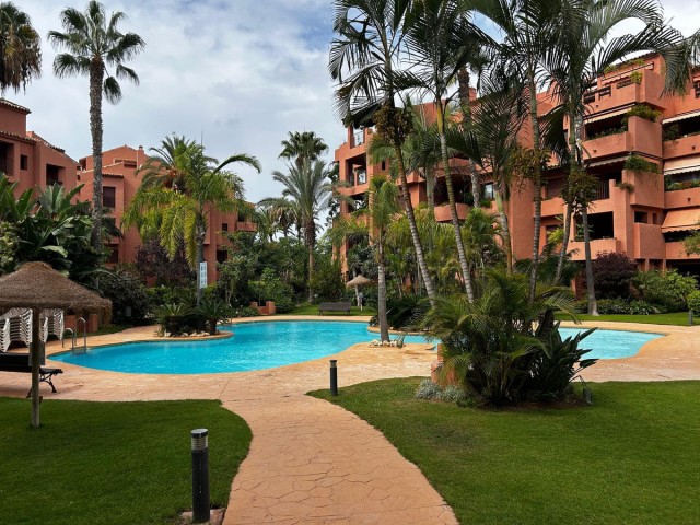 Huoneisto, Los Monteros, R4904122