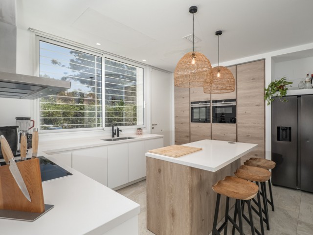 4 Bedrooms Villa in Guadalmina Baja