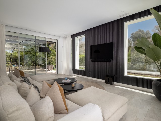 4 Bedrooms Villa in Guadalmina Baja