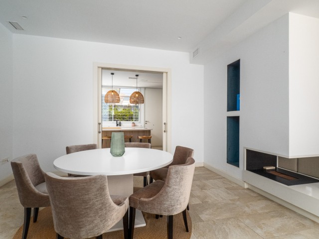 4 Bedrooms Villa in Guadalmina Baja