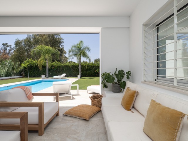 4 Bedrooms Villa in Guadalmina Baja