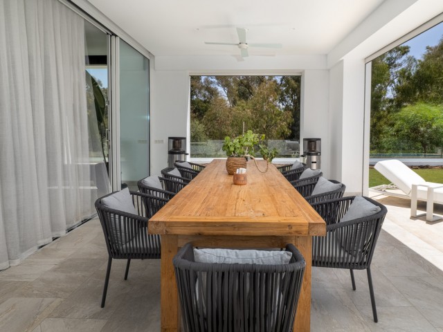 4 Bedrooms Villa in Guadalmina Baja