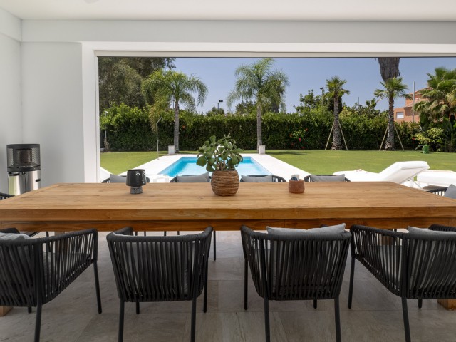 4 Bedrooms Villa in Guadalmina Baja