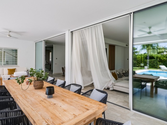 4 Bedrooms Villa in Guadalmina Baja
