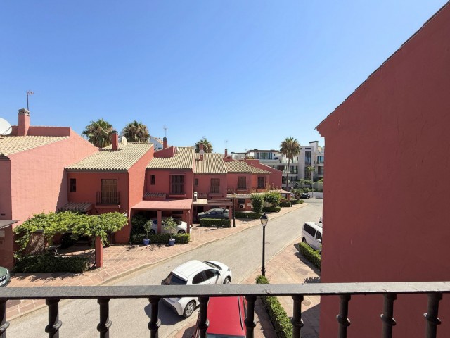 Maison mitoyenne avec 3 Chambres  à Estepona