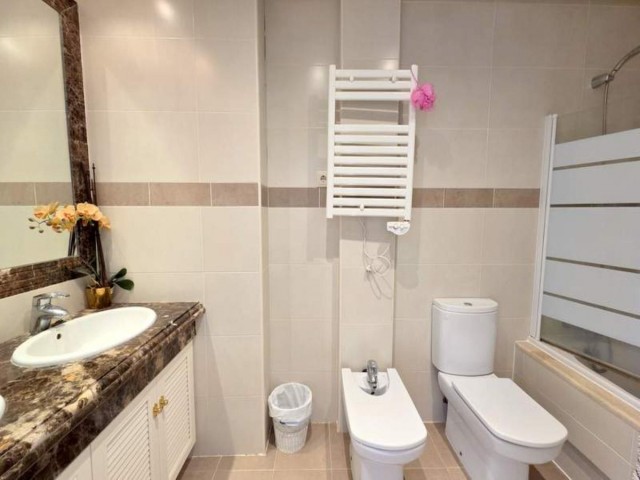 Maison mitoyenne avec 3 Chambres  à Estepona