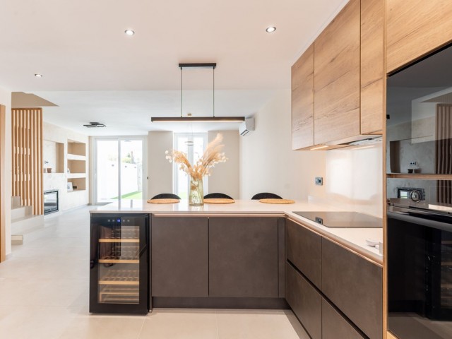 Maison mitoyenne avec 4 Chambres  à Estepona
