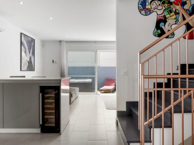 Maison mitoyenne avec 4 Chambres  à Estepona