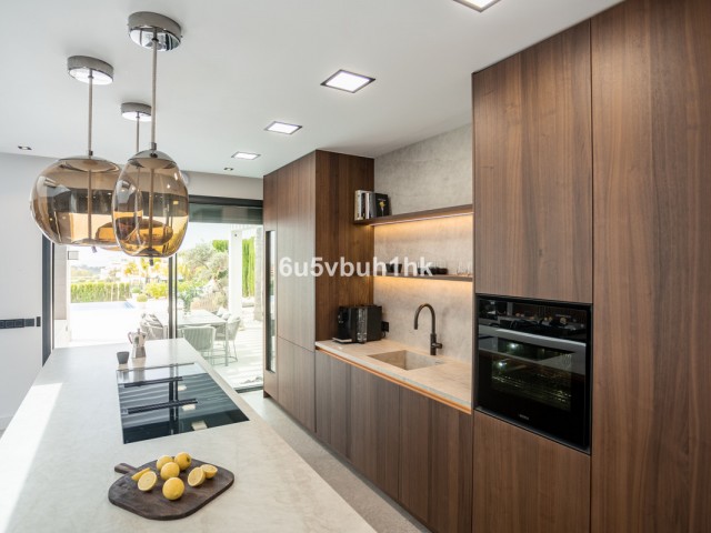 Maison mitoyenne avec 4 Chambres  à Estepona