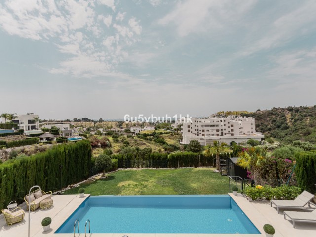 Maison mitoyenne avec 4 Chambres  à Estepona