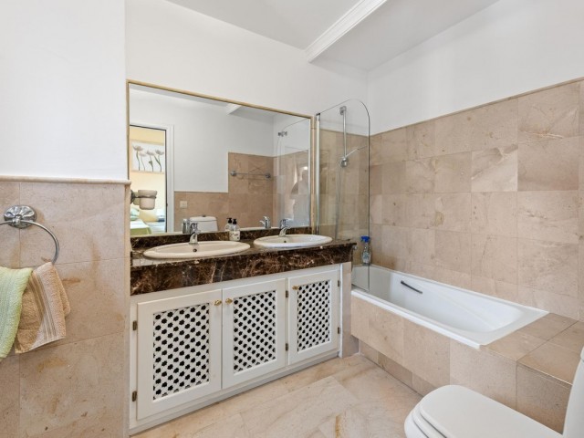 Maison mitoyenne avec 2 Chambres  à Estepona