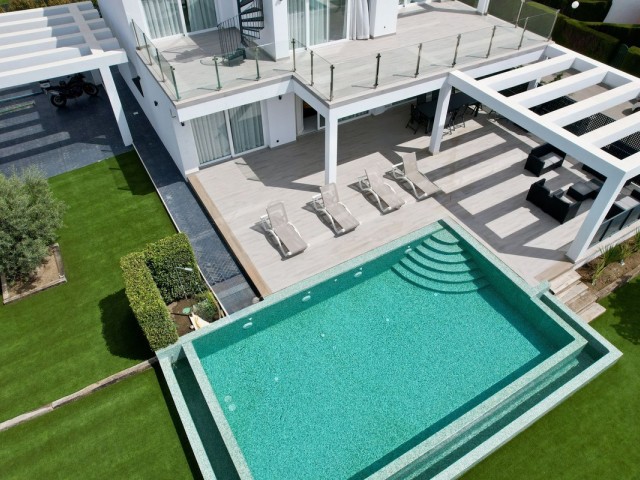 5 Bedrooms Villa in Cancelada