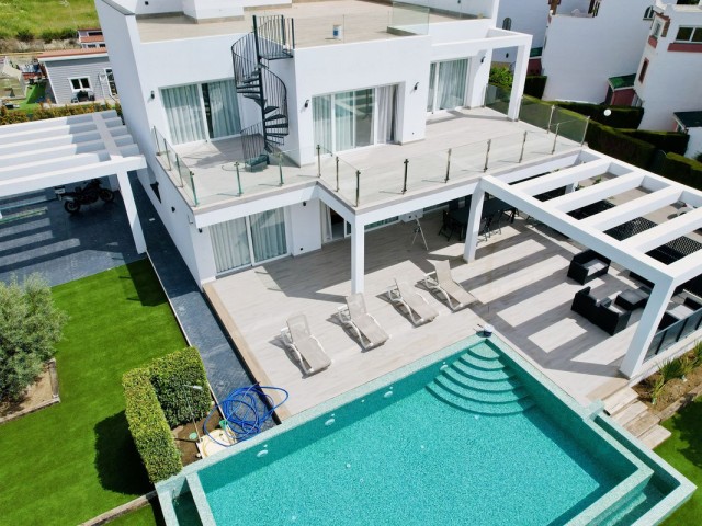 5 Bedrooms Villa in Cancelada