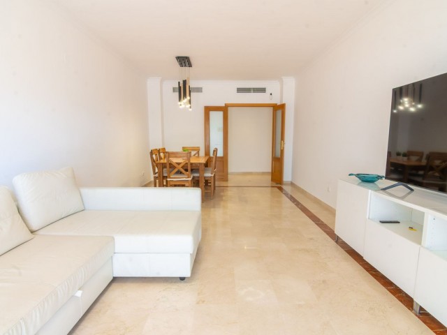 Appartement avec 3 Chambres  à Estepona
