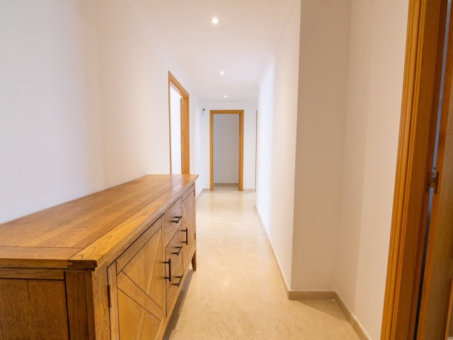 Appartement avec 3 Chambres  à Estepona