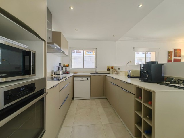 Appartement avec 3 Chambres  à Estepona
