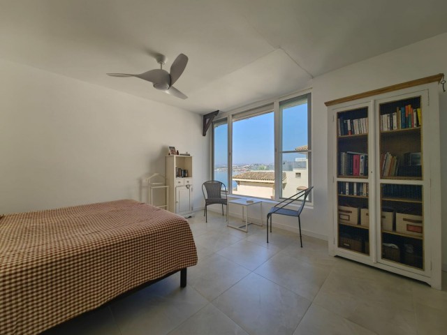Appartement avec 3 Chambres  à Estepona