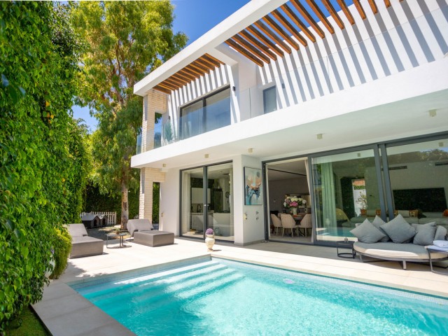 Villa avec 4 Chambres  à Estepona