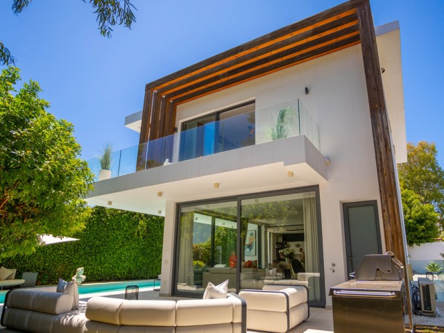 Villa avec 4 Chambres  à Estepona