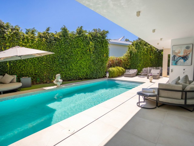 Villa avec 4 Chambres  à Estepona