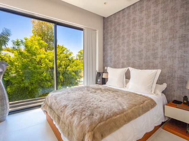 Villa avec 4 Chambres  à Estepona
