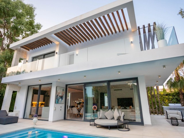 Villa avec 4 Chambres  à Estepona