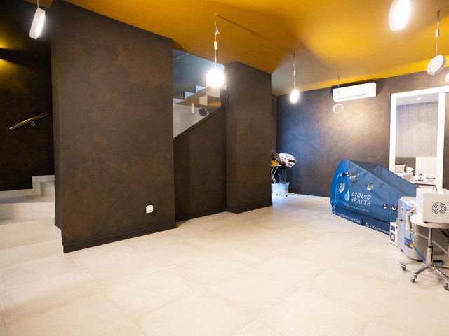 Villa avec 4 Chambres  à Estepona