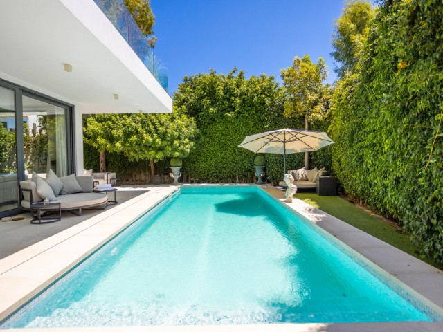 Villa avec 4 Chambres  à Estepona