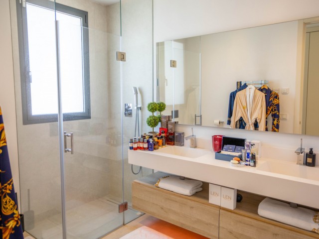 Villa avec 4 Chambres  à Estepona