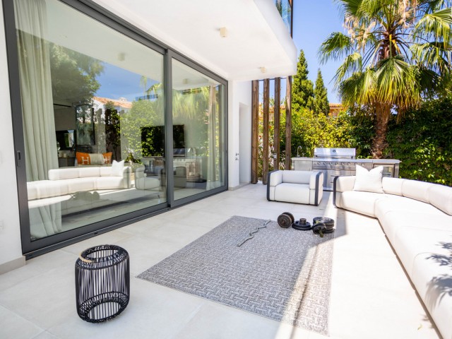 Villa avec 4 Chambres  à Estepona