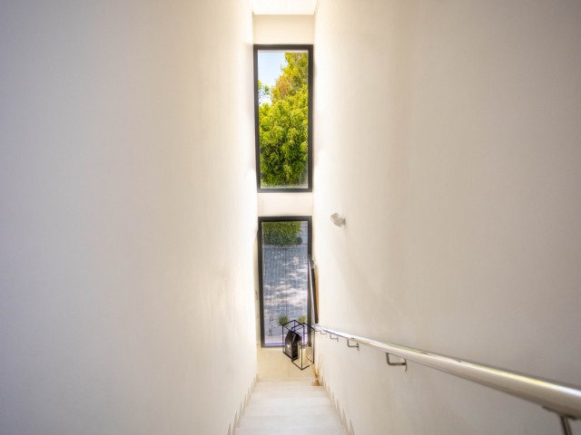 Villa avec 4 Chambres  à Estepona
