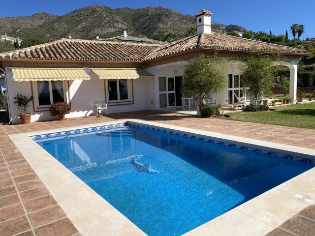 4 Bedrooms Villa in Mijas