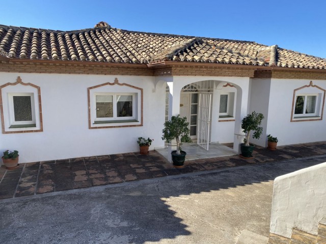4 Bedrooms Villa in Mijas