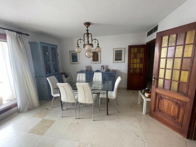 Penthouse avec 4 Chambres  à Estepona