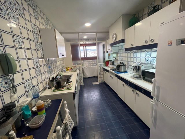 Penthouse avec 4 Chambres  à Estepona