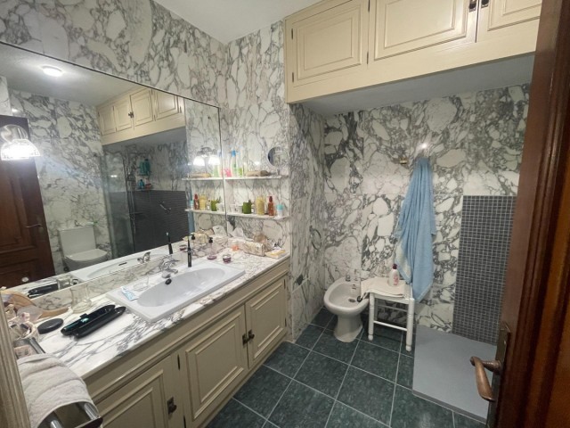 Penthouse avec 4 Chambres  à Estepona