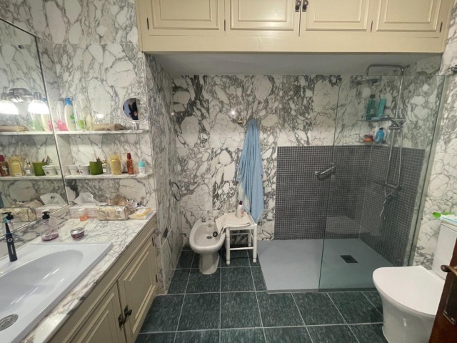 Penthouse avec 4 Chambres  à Estepona