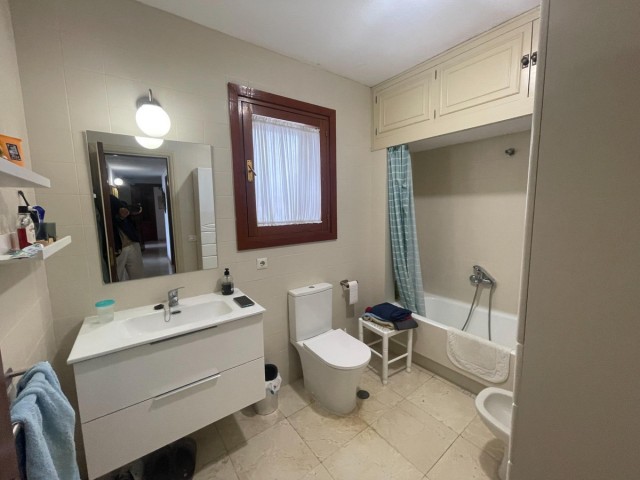 Penthouse avec 4 Chambres  à Estepona