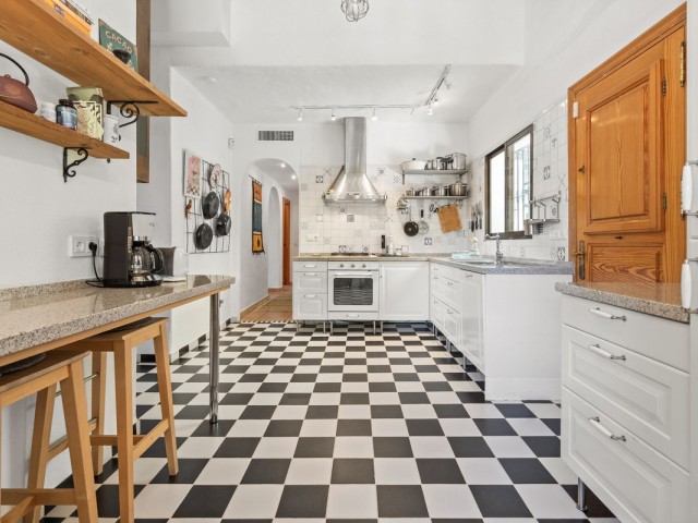 Villa avec 4 Chambres  à Estepona