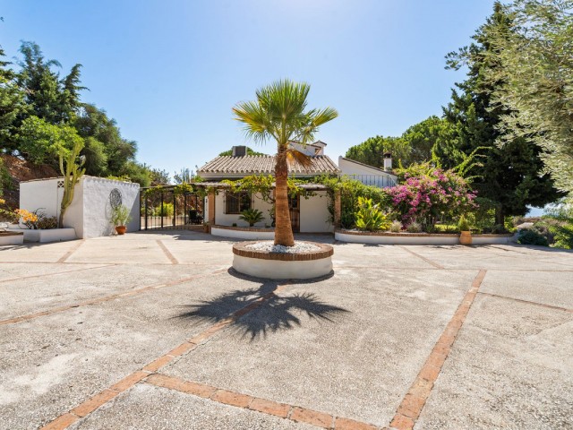 Villa avec 4 Chambres  à Estepona
