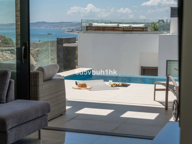 Maison mitoyenne avec 5 Chambres  à Estepona
