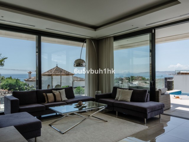 Maison mitoyenne avec 5 Chambres  à Estepona