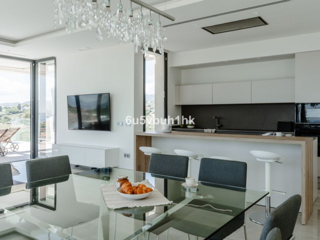 Maison mitoyenne avec 5 Chambres  à Estepona