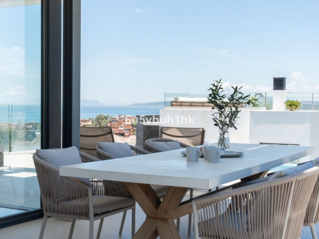 Maison mitoyenne avec 5 Chambres  à Estepona