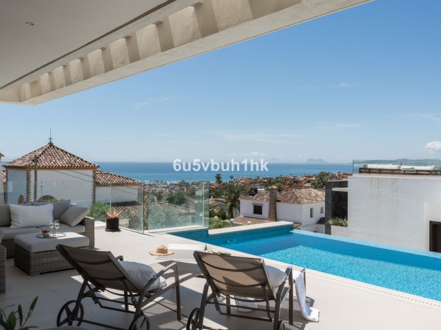 Maison mitoyenne avec 5 Chambres  à Estepona