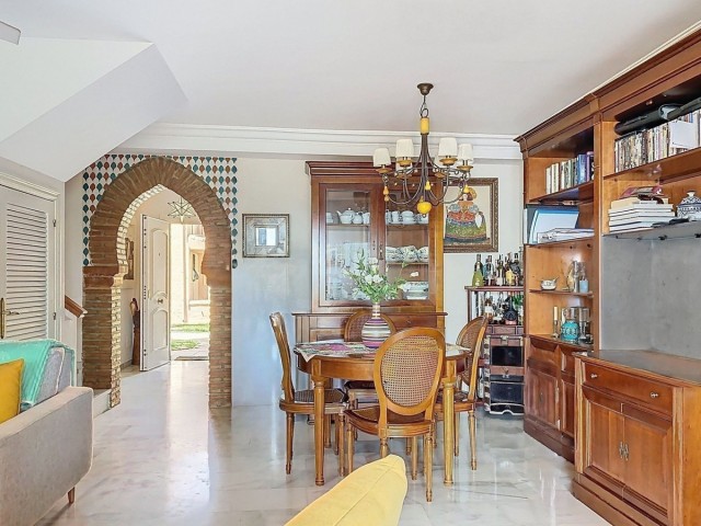 Maison mitoyenne avec 3 Chambres  à Estepona
