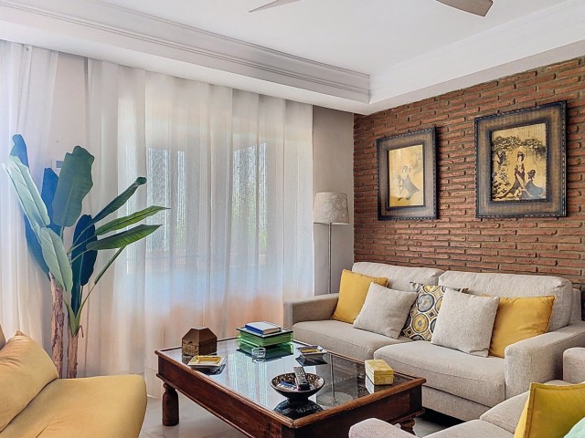 Maison mitoyenne avec 3 Chambres  à Estepona