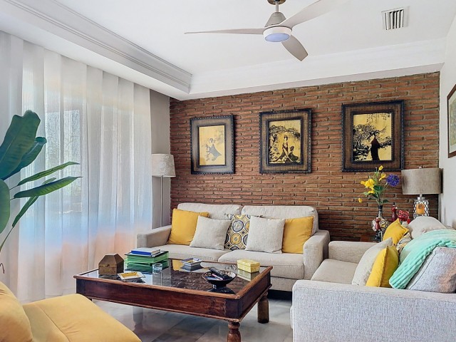 Maison mitoyenne avec 3 Chambres  à Estepona