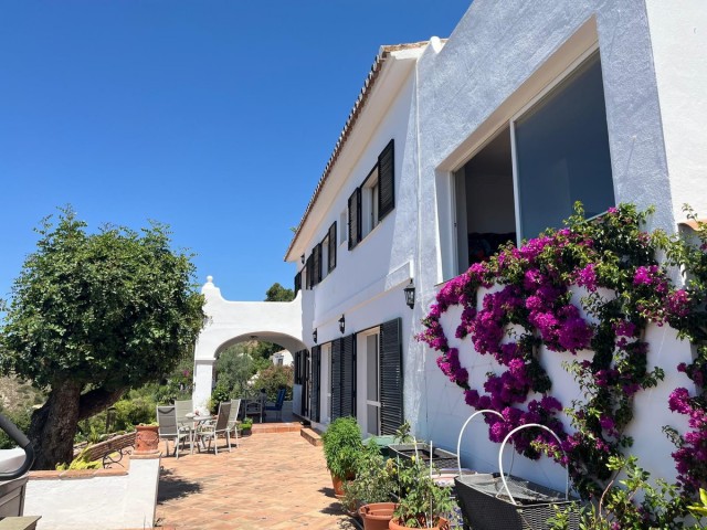 5 Bedrooms Villa in Mijas